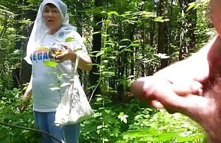 XXX வெள்ளை மனிதன் தாய் டிரான்ஸைப் பிடிக்கிறான்