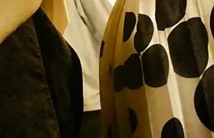 XXX நாஸ்தியா தனது மொட்டையடித்த தொப்பியைக் காட்டுகிறார்