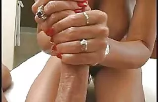 XXX மகிழ்ச்சியுடன் ஆச்சரியப்பட்டார்