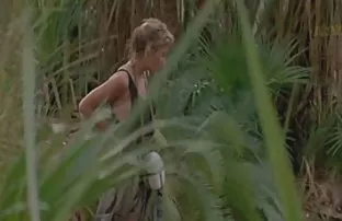 XXX புத்தாண்டில், மேரி மரத்தின் கீழ் சுயஇன்பம் செய்கிறார்