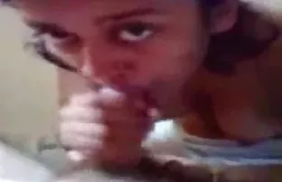 XXX டிரஸ்ஸிங் கவுனில் முலைக்காம்பு