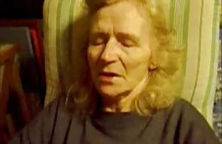 XXX குளியலறையில் லெஸ்பியன் விளையாட்டு